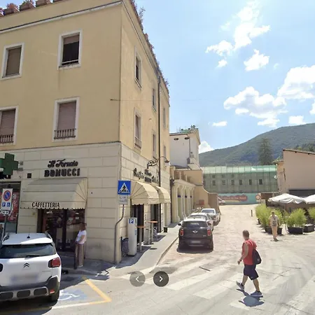 In Piazza Spolethome Spoleto